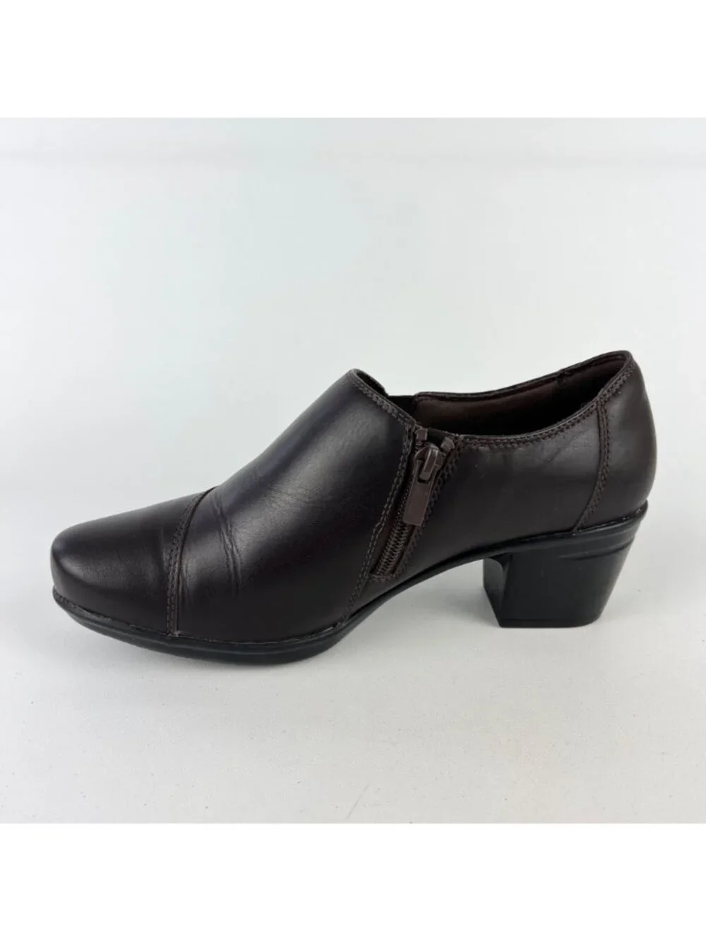Clarks Womens Emslie Warren Zip Ankle Bootie Button Brown Leather size 8W Wide